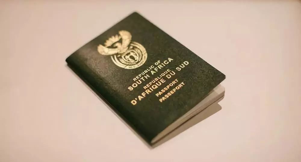 为了孩子上国际学校，绿卡、护照身份应该怎么选？