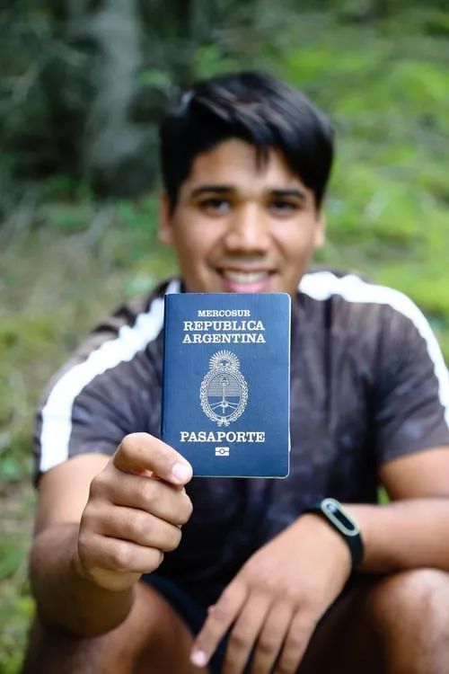 为了孩子上国际学校，绿卡、护照身份应该怎么选？