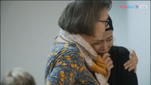 口碑炸裂！记者母亲走访5国幼儿园，所拍纪录片刺痛千万中国家庭