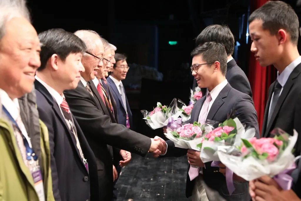 竞赛报名 | 华人青少年的“诺贝尔奖”？！来挑战丘成桐中学科学奖