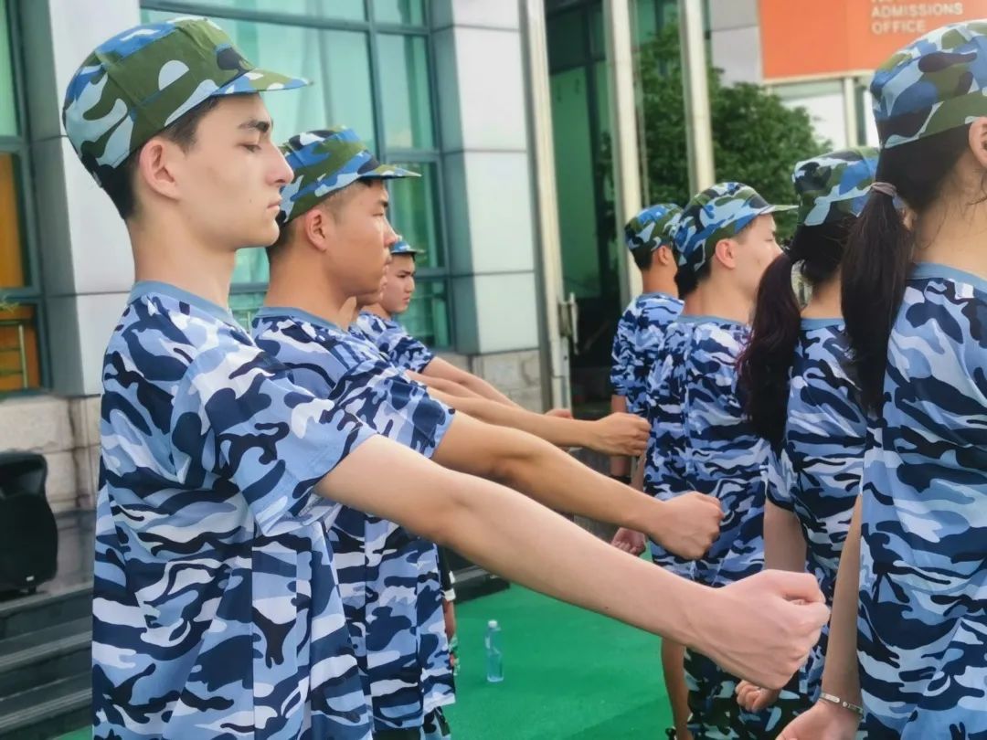 上海北美学校 | 开学第一课，军事拓展训练进行时！