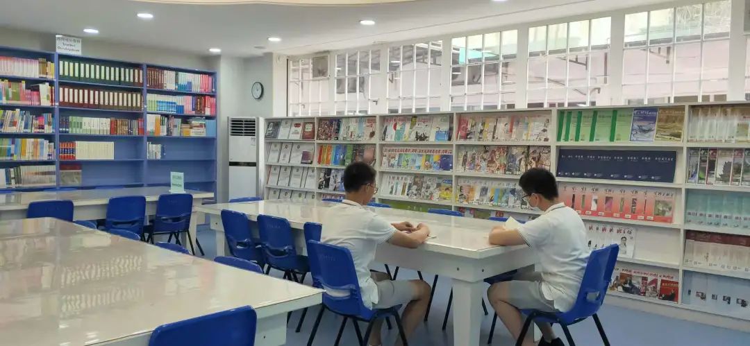 深圳奥斯翰外语学校O.I.S谦厚书屋|读书会
