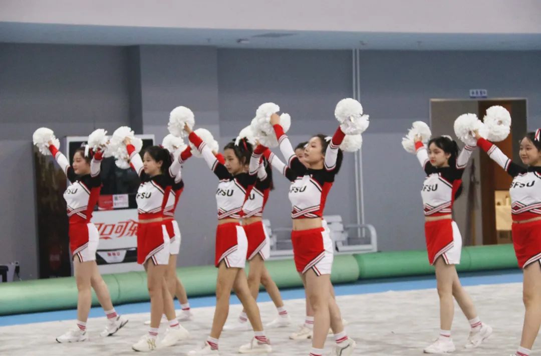 为校争光 ∣ 我校17名同学参加2020年北京市中小学啦啦操花球高中组比赛