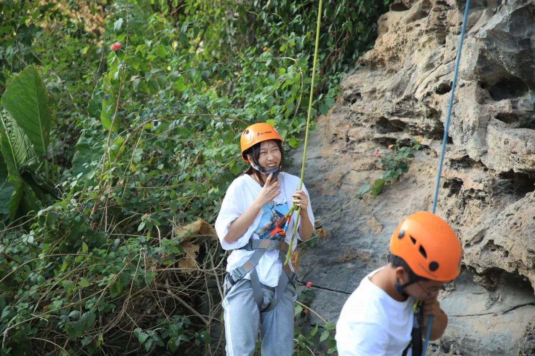 触及灵魂的大山攀岩——十里银滩学校国际高中九年级领导力课程探究