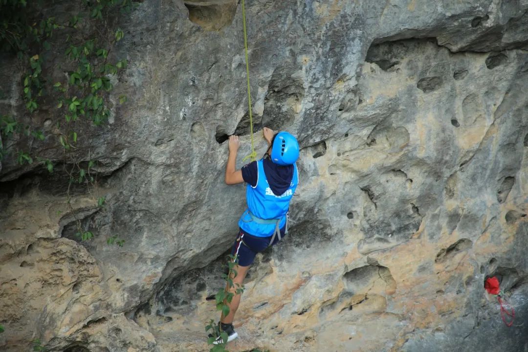 触及灵魂的大山攀岩——十里银滩学校国际高中九年级领导力课程探究