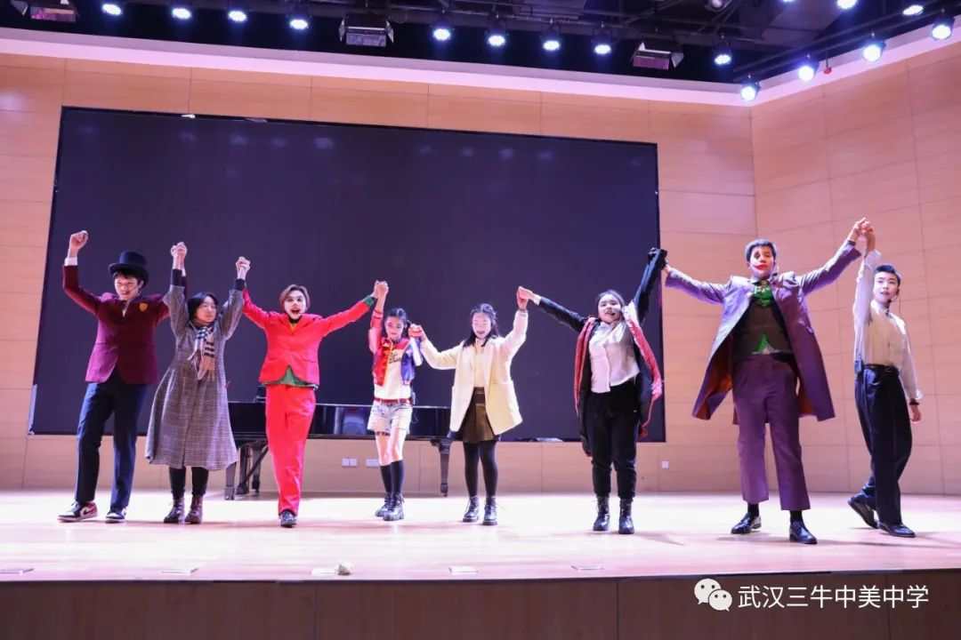 人家都在备战期末，武汉三牛中美中学这群中学生，却在舞台上放飞自我！