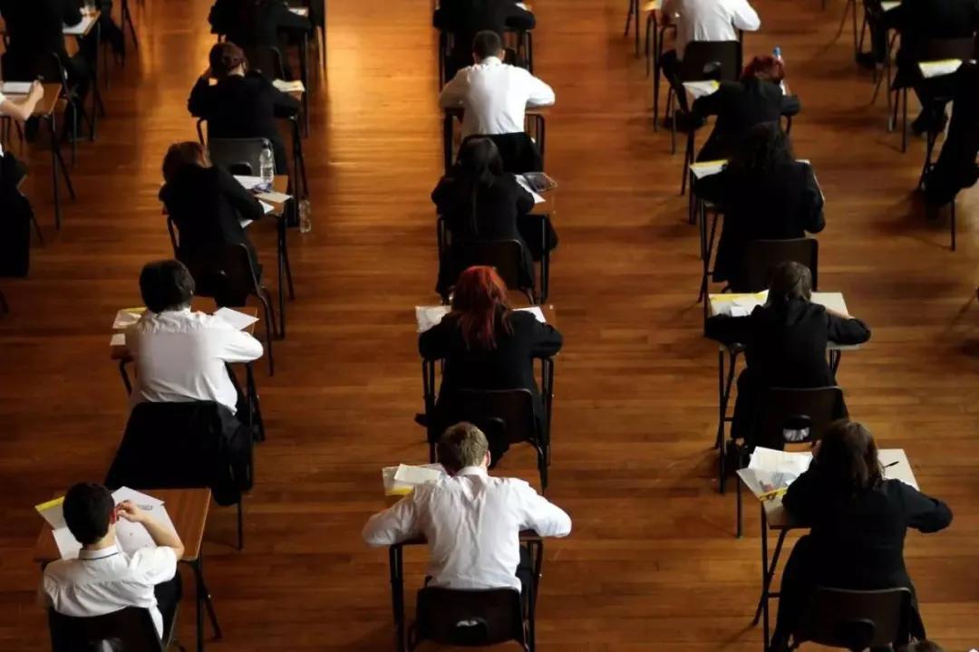 疫情影响英国中考高考，一波三折又有什么改变？