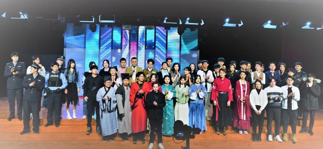 北京爱迪国际学校戏剧之夜 | 灵魂剧场正在上演，自由舞台尽情绽放