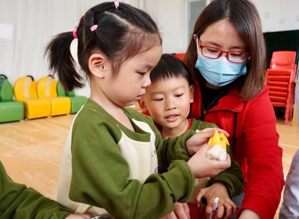中国牙病防治基金会携北京市大地实验幼儿园开展儿童龋齿预防讲座