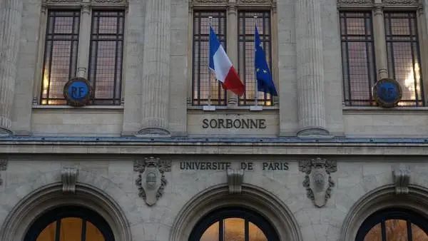 世界权威大学排名前100，全法前3，这所比肩藤校的法国大学到底优秀在哪？