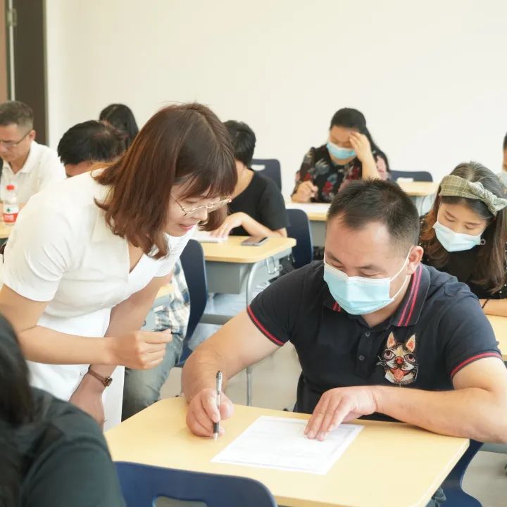 深圳市华朗学校“个性化教育”首批新生情况分析会圆满举行