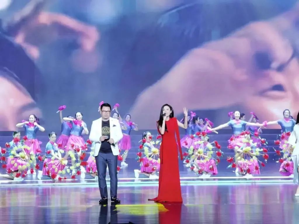 喜讯 | 博纳国际艺术学院赵久峰老师学生夺得好声音总冠军