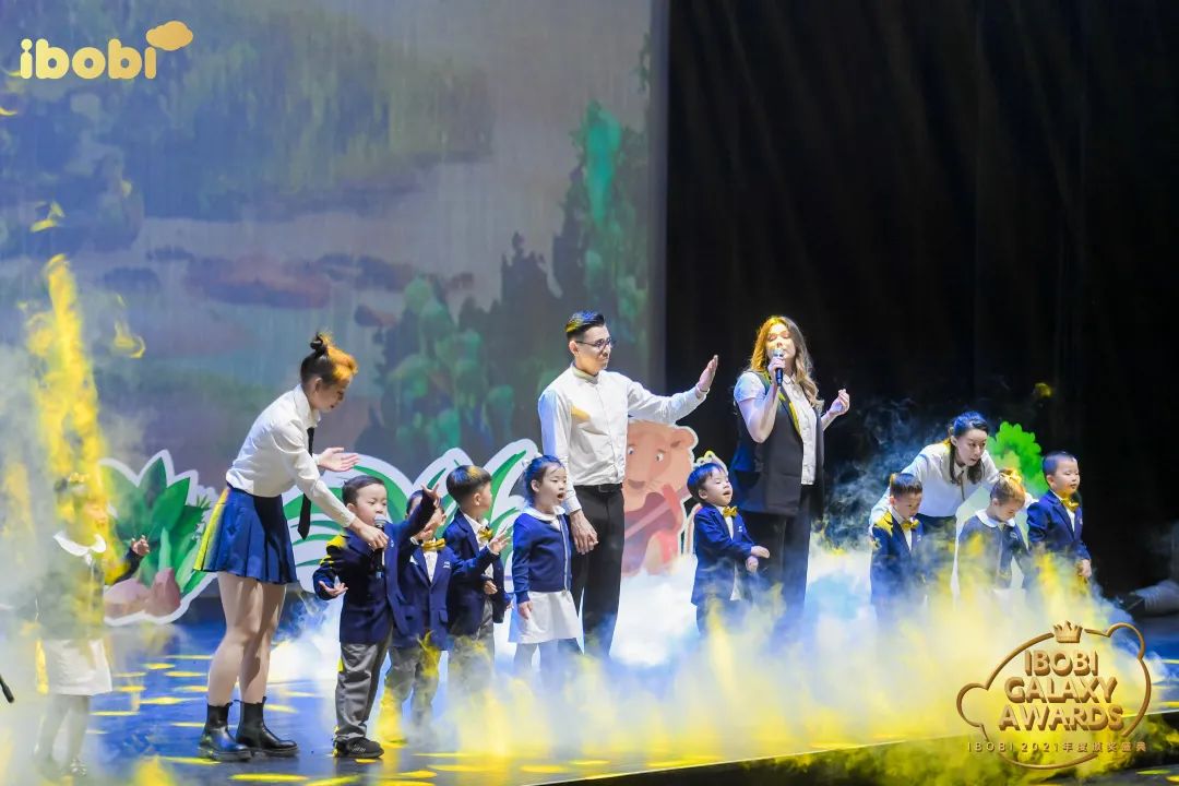 师生合唱团登上千人剧场，自信无限闪耀！| IBOBI Galaxy Awards 年度颁奖盛典