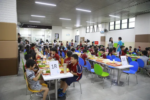 带您走进深圳南山国际学校的食堂