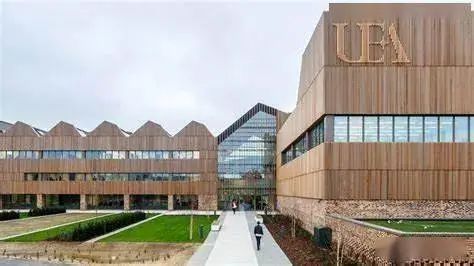 平板玻璃大学：年轻而富有活力的世界名校