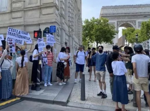 迪奥抄袭中国汉服惹众怒！留学生法国街头抗议，要求迪奥停止文化挪用，