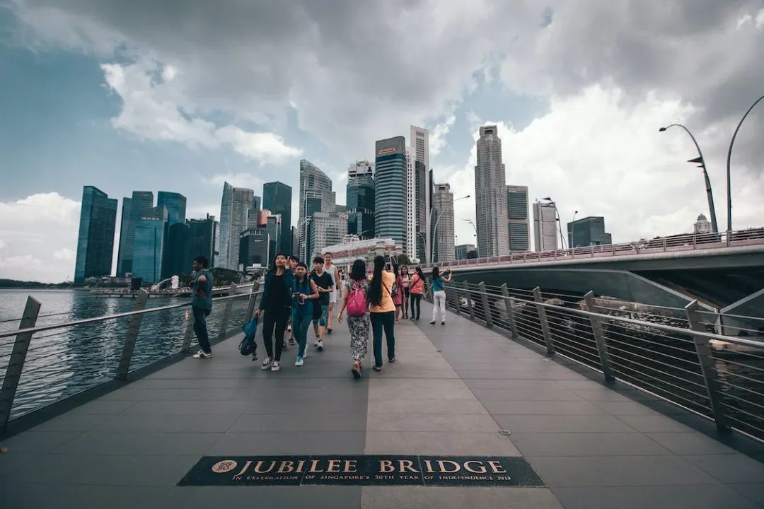 中国香港VS新加坡留学，哪个更香？