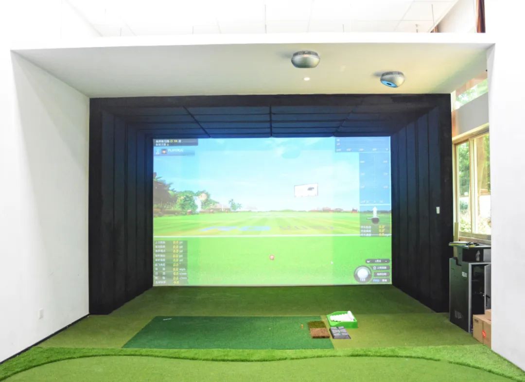 新哲高尔夫模拟练习室正式启用，高尔夫特色体育课开课！