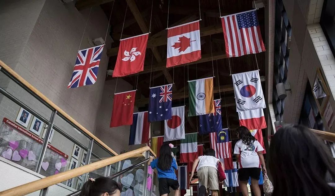外籍生减少，过半学校超收本地生！香港的国际学校还“国际”吗？