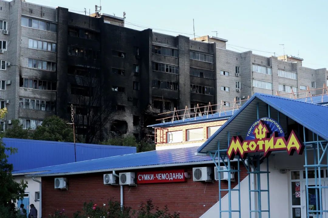 致俄DailyNews| 俄叶伊斯克市意外坠机事件受损房屋目前无倒塌风险