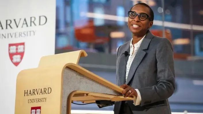 哈佛大学将迎首位黑人女校长：从海地移民之女到顶级学府校长