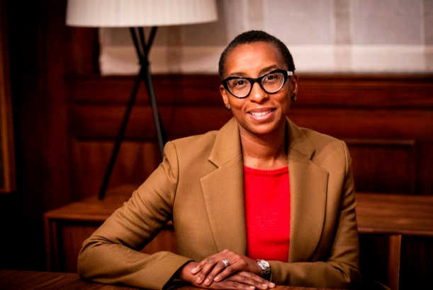 哈佛大学将迎首位黑人女校长：从海地移民之女到顶级学府校长