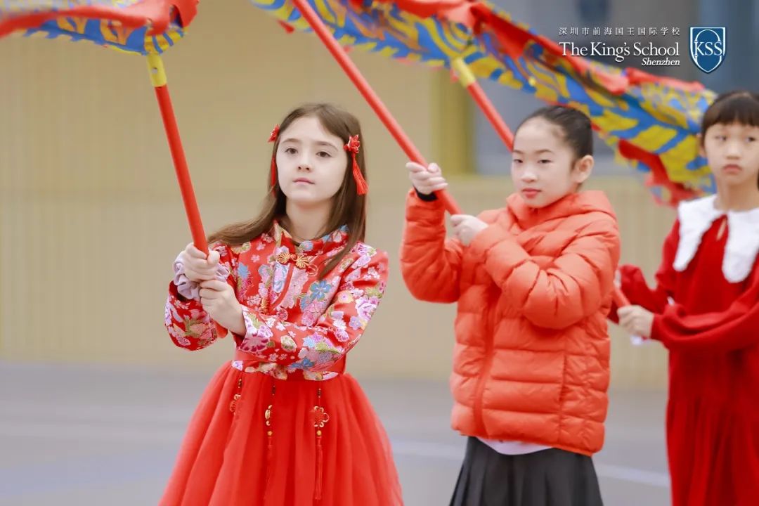 学生舞龙、迎新春汇演、春节庙会，学生们如何用自己的方式创意过节？