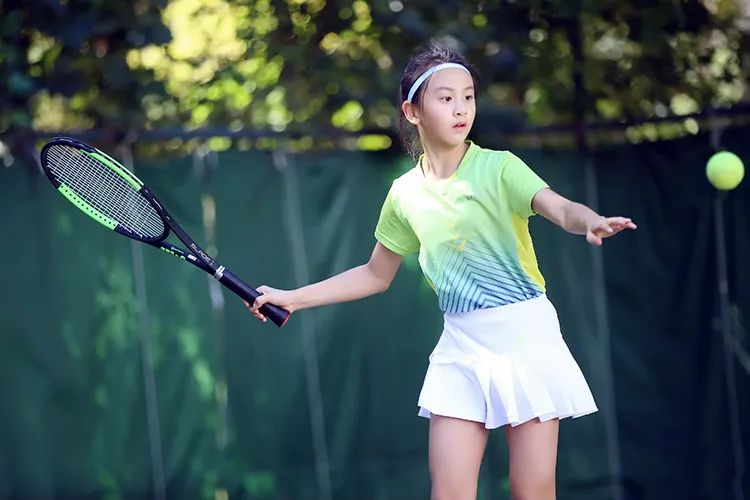 田亮14岁女儿打职业女网，1米7肌肉健硕、英气十足：田亮你是怎么教育孩子的？