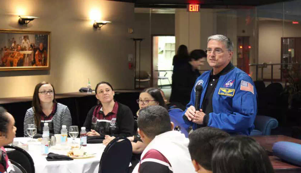 走进哈佛课堂、横跨东西海岸、和NASA宇航员共进晚餐——深国预美国名校游学营