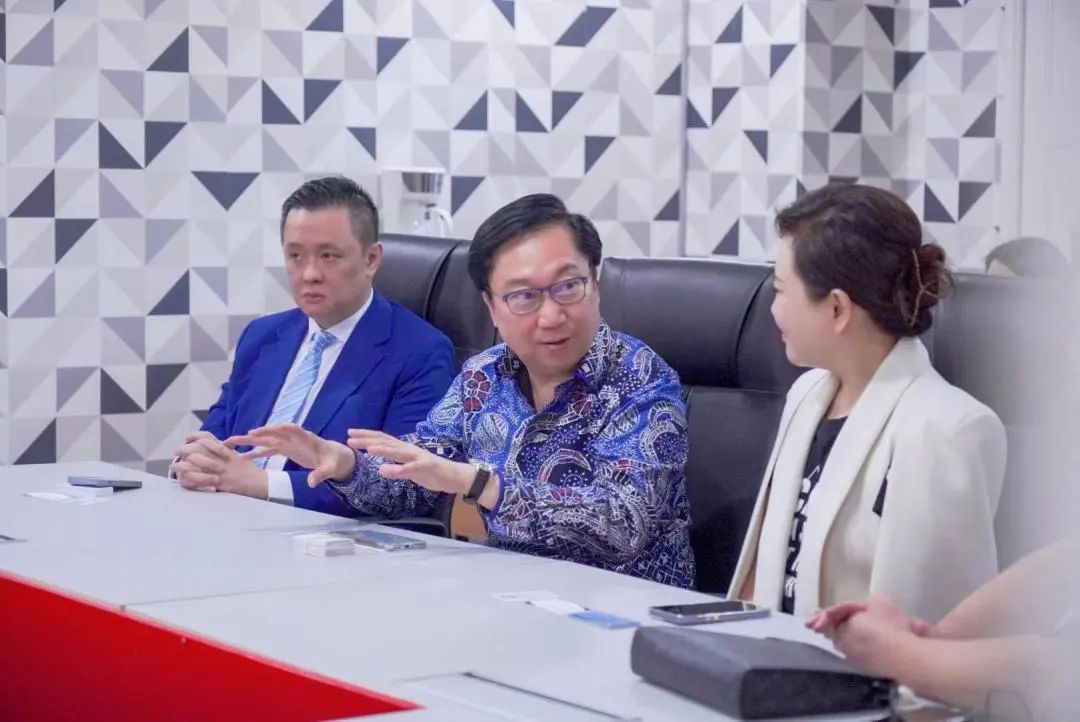 ​精英汇集团主席梁贺琪与邓飞等教育界人士访印尼 推广香港及大湾区升学就业优势