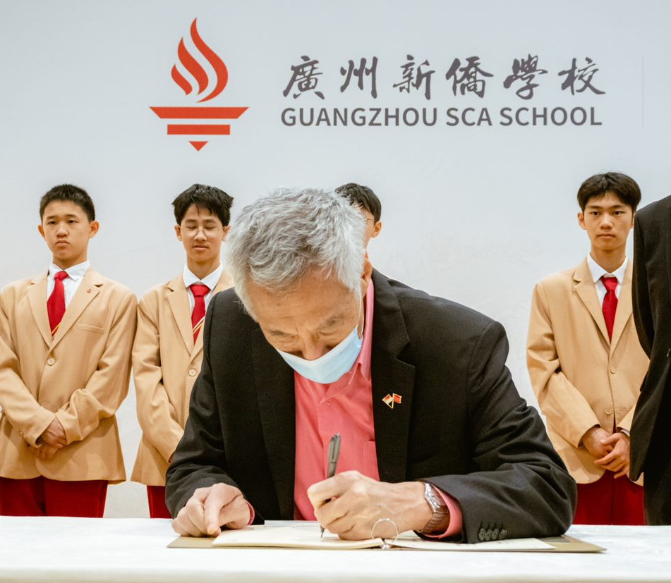 新加坡总理李显龙视察广州新侨学校