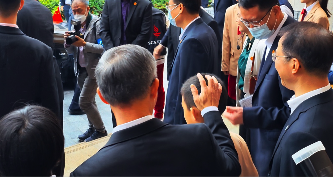 新加坡总理李显龙结束访华行程，视察广州新侨学校细节回顾