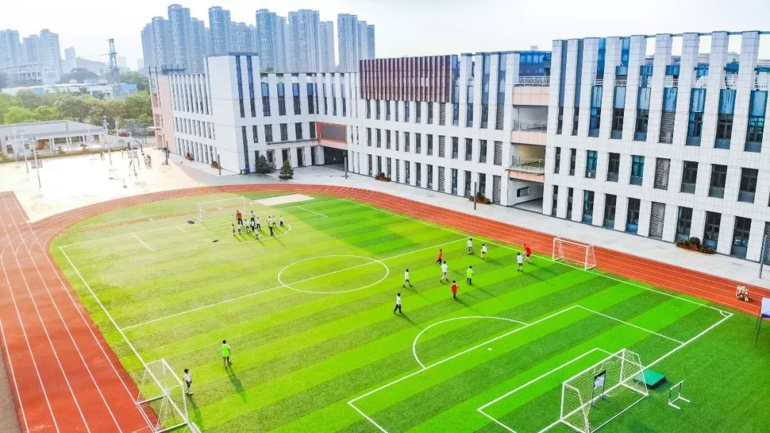 【高中招生简章】连续三年世界百强名校录取率100%，深圳市枫叶学校是如何做到的？