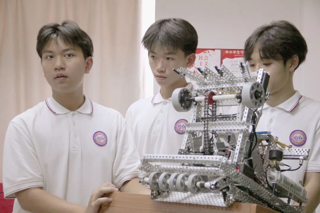 全球最热的VEX 机器人，现身奥斯翰校园啦！