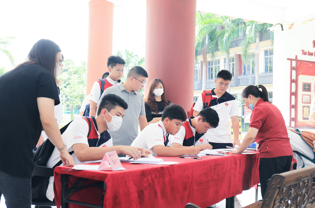 很高兴遇见你，2023级新同学！——深圳（南山）中加学校迎新生活动