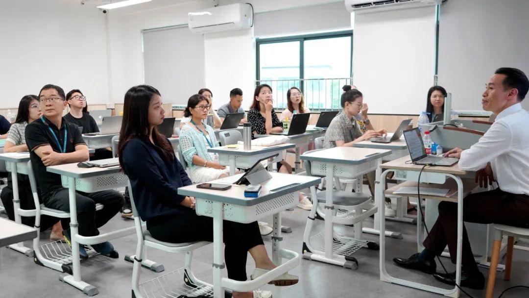 香港资深DSE专家赋能我校师资培训 ，全方位提升课程质量
