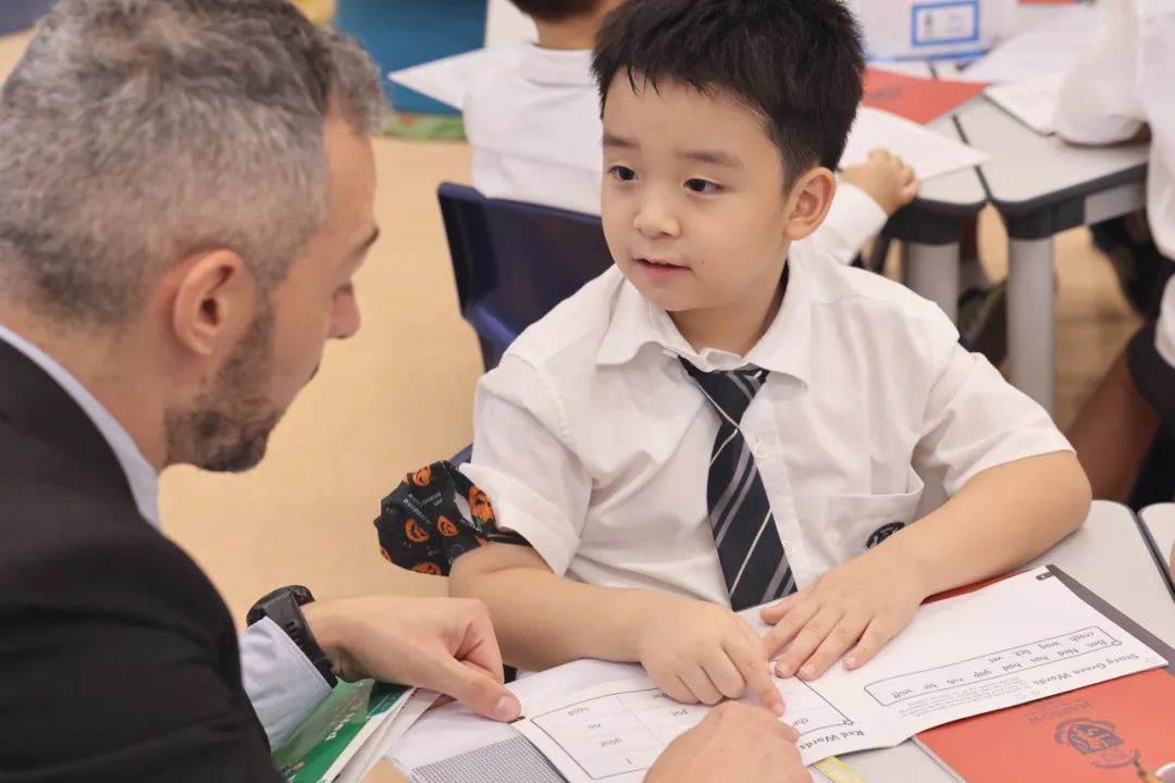挖掘潜能，终生学习 | 为什么哈罗深圳小学阶段不使用统一教材？