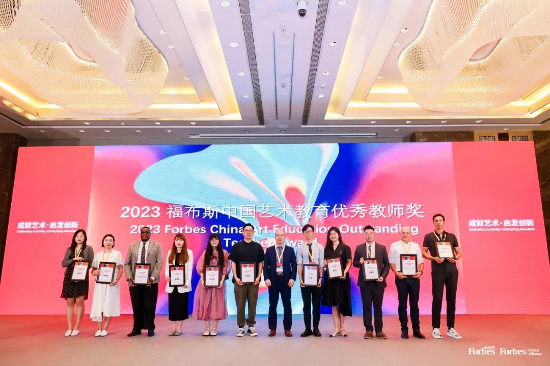 喜讯 | 多位学生和教师在福布斯中国·青少年艺术家100大赛中斩获奖项！