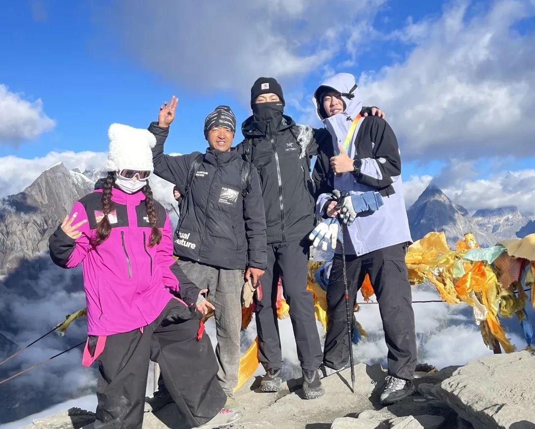 Risk-takers ｜爱莎高中学子假期登顶海拔五千米四姑娘山