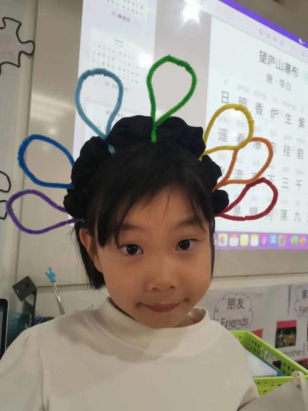 北京致知学校“疯狂发型日”震撼来袭，小艺术家们创意无限！