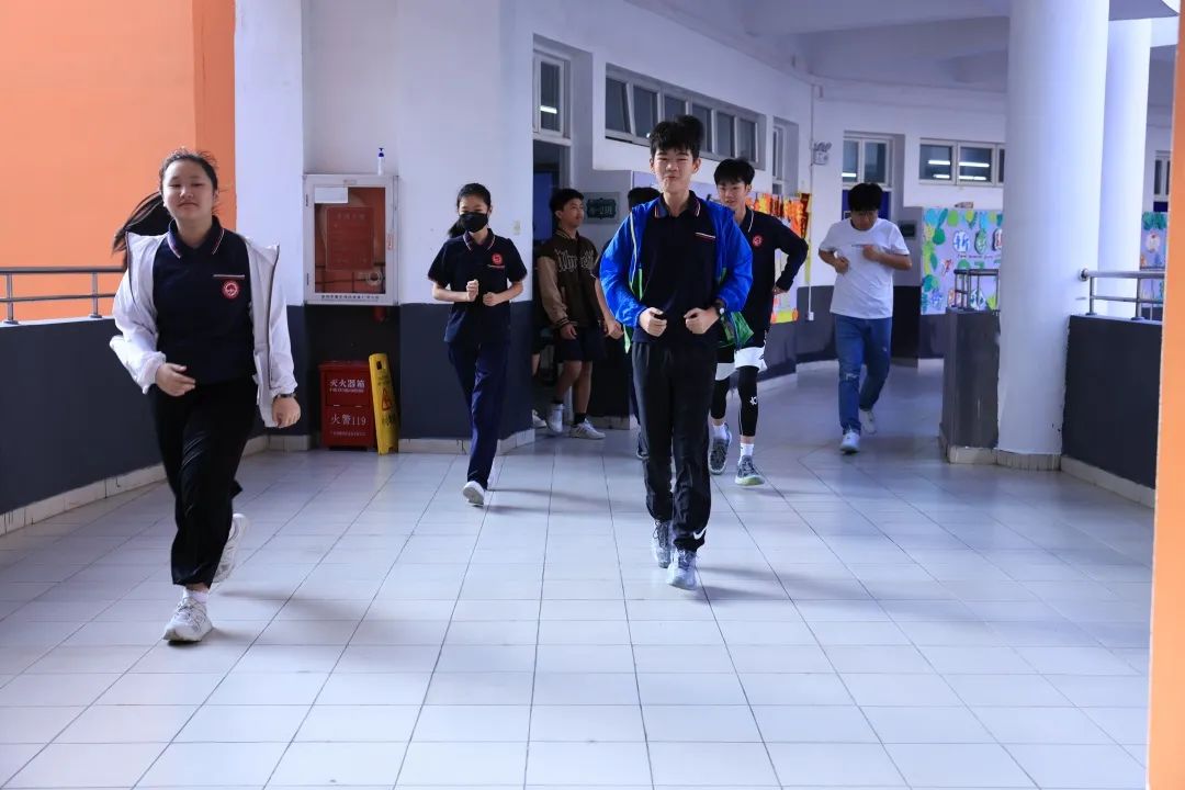 “火”速行动  防患未“燃” I  福港艺林学校消防应急疏散演练