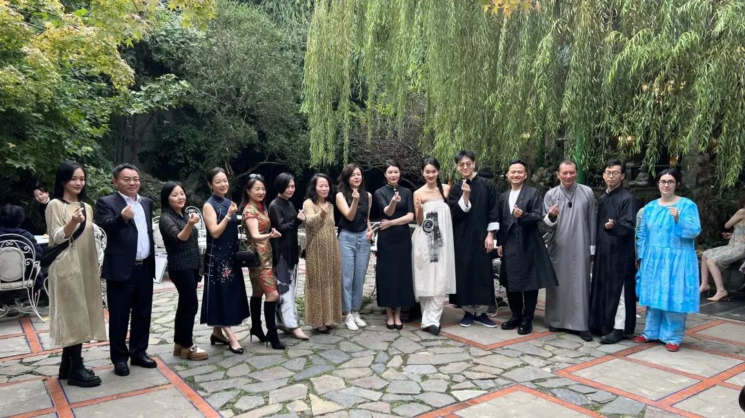 Fashion Night Out | 品中国传统旗袍文化，揭晓YWIESx范德安合作学生设计作品