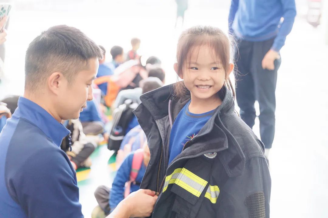 消防“零距离”——记清澜山幼儿园消防安全月活动