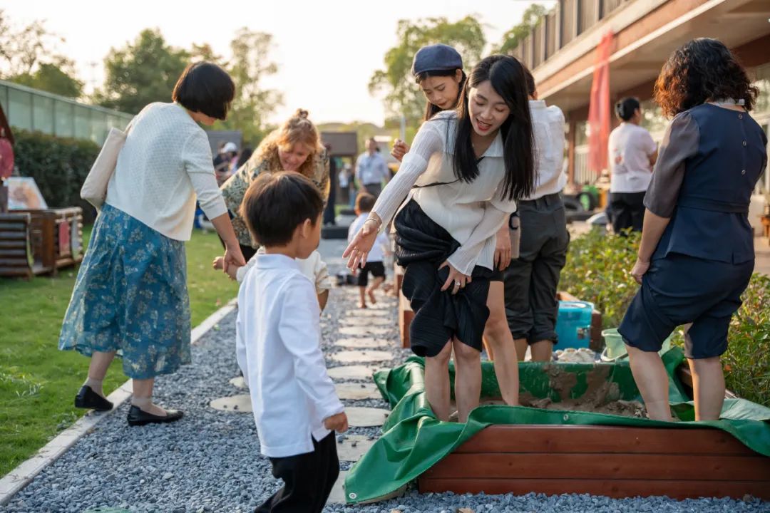 阳光下的启蒙：谈杭州惠立幼儿园的户外学习