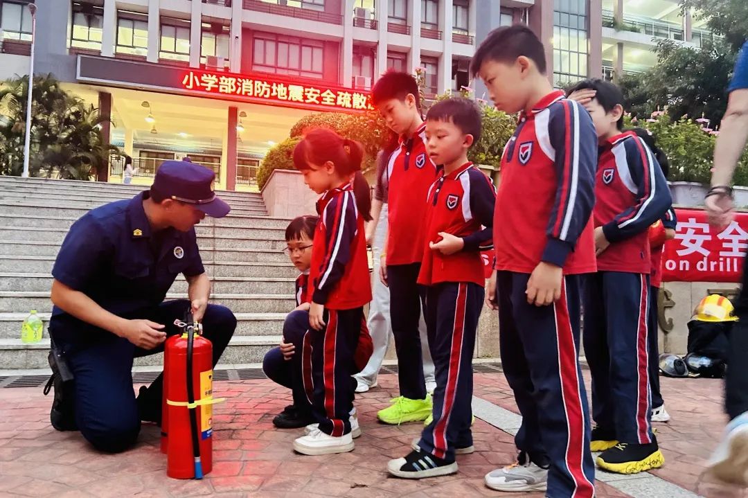 致敬城市里的火焰蓝——小学部消防、地震安全疏散演练