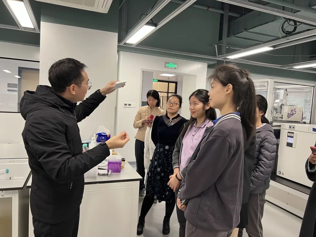 清澜山学校被授予深圳湾实验室生命科学教育基地