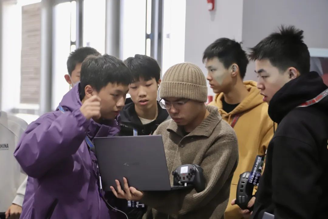 这支组建两个月的机器人队伍，在VEX中国选拔赛表现如何？
