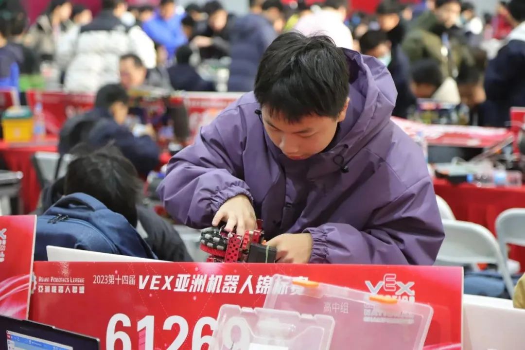 这支组建两个月的机器人队伍，在VEX中国选拔赛表现如何？