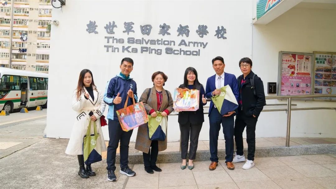 香港中华基督教青年会书院与佛山暨大港澳子弟学校签订伙伴学校