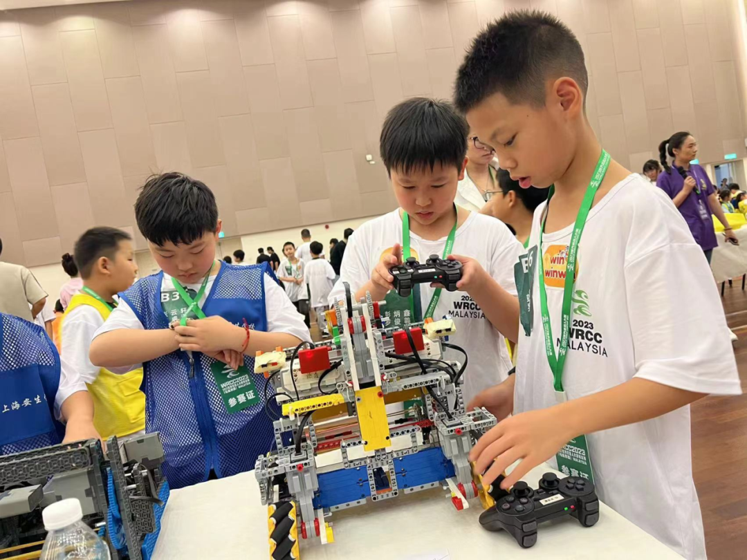【喜报喜讯】我校学生在2023世界机器人大赛-AI创无界赛项（马来西亚）锦标赛中喜获佳绩